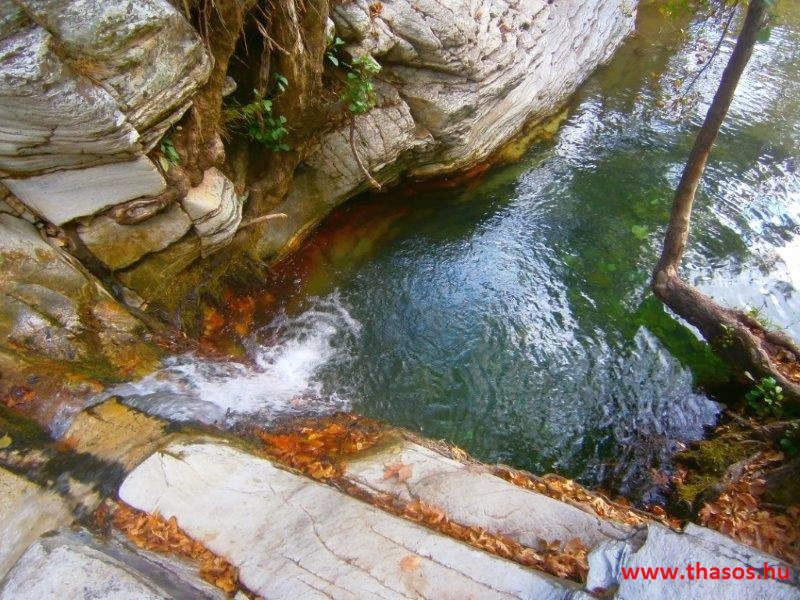 Az öreg falu, a vén platán és a folyók meséje